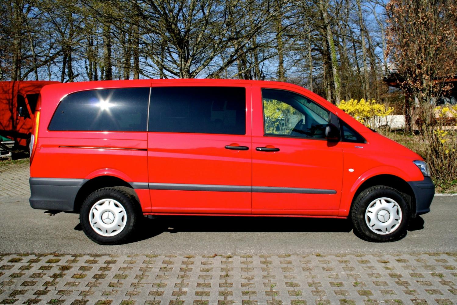 Minibus: MERCEDES ROUGE 9 PLACES GE708394 AST/ge