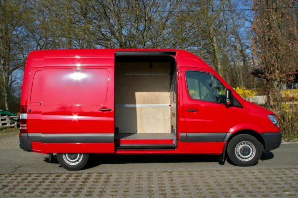 Minibus: MERCEDES FOURGON ROUGE 3 PLACES GE 717500 AST/ge